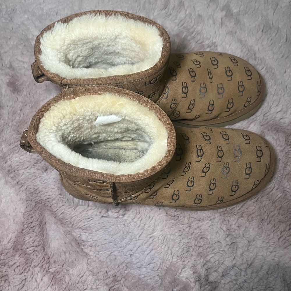 UGG Logo Suede Ankle Boots - Chestnut with Cream Lining